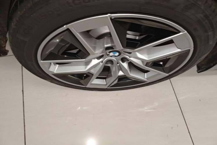 Used BMW 5 Series 2024 530Li Leading Luxury Package Right Rear Wheel Hub