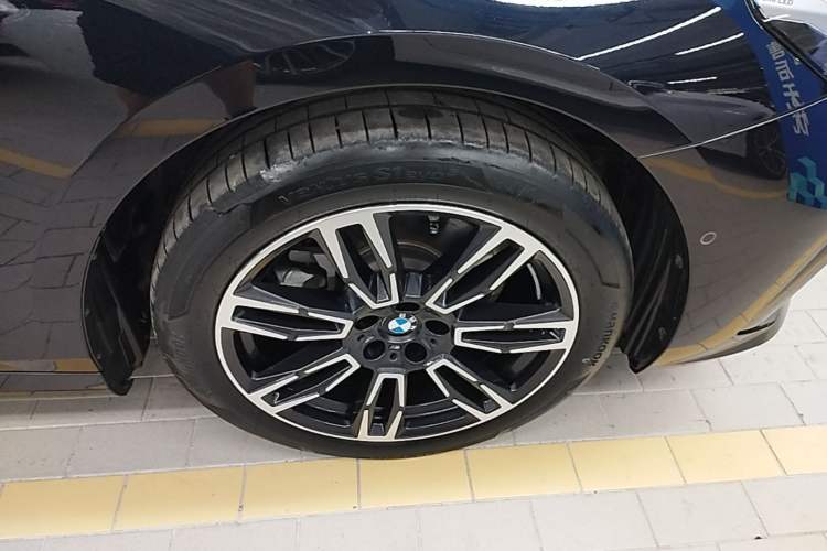 Used BMW 5 Series 2024 525Li M Sport Package Right Rear Wheel Hub