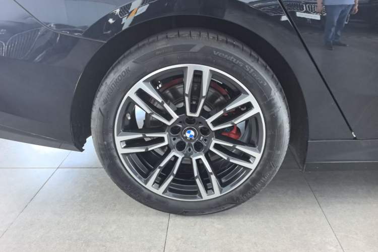 Used BMW 5 Series 2024 530Li Leading Model M Sport Package Right Rear Wheel Hub