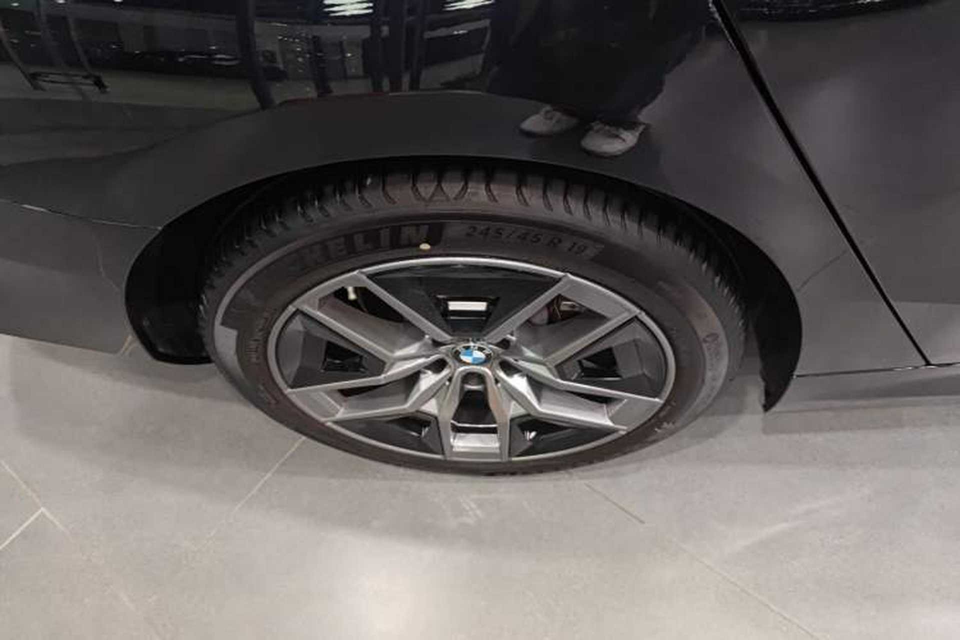 Used BMW 5 Series 2024 530Li Leading Luxury Package Right Rear Wheel Hub