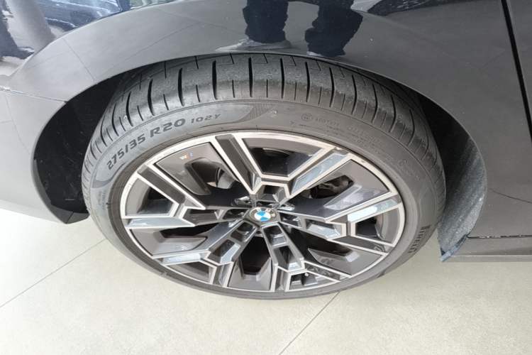 Used BMW 5 Series 2024 530Li Luxury Edition M Sport Package Right Rear Wheel Hub
