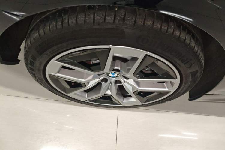 Used BMW 5 Series 2024 530Li Leading Luxury Package Right Rear Wheel Hub