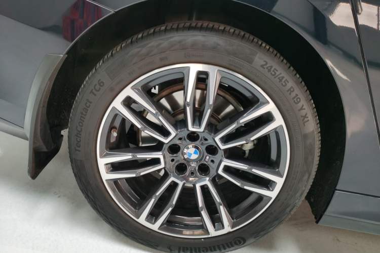 Used BMW 5 Series 2024 530Li Luxury Edition M Sport Package Right Rear Wheel Hub