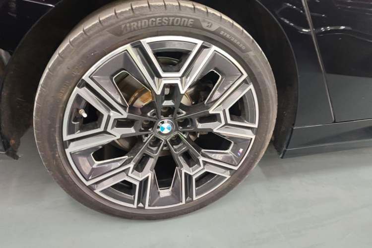Used BMW 5 Series 2024 530Li Luxury Edition M Sport Package Right Rear Wheel Hub
