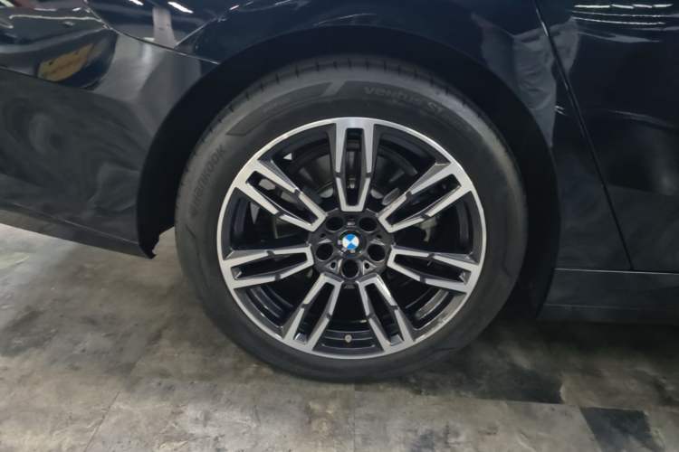 Used BMW 5 Series 2024 530Li Leading Model M Sport Package Right Rear Wheel Hub