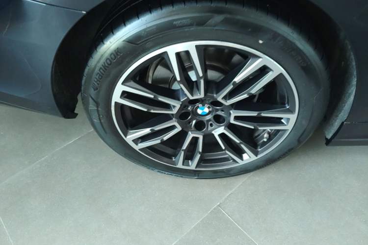 Used BMW 5 Series 2024 525Li M Sport Package Right Rear Wheel Hub