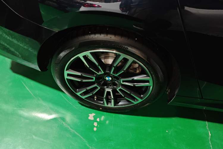 Used BMW 5 Series 2024 530Li Leading Model M Sport Package Right Rear Wheel Hub