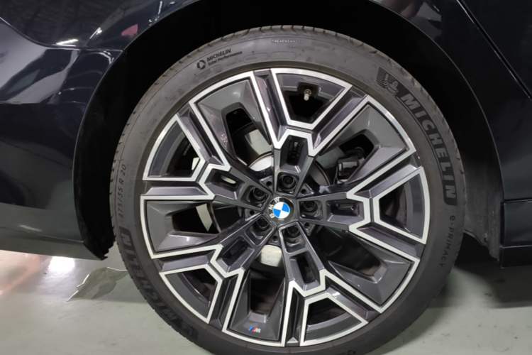 Used BMW 5 Series 2024 530Li Luxury Edition M Sport Package Right Rear Wheel Hub