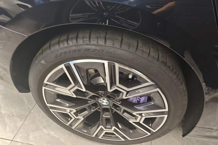 Used BMW 5 Series 2024 530Li Luxury Edition M Sport Package Right Rear Wheel Hub