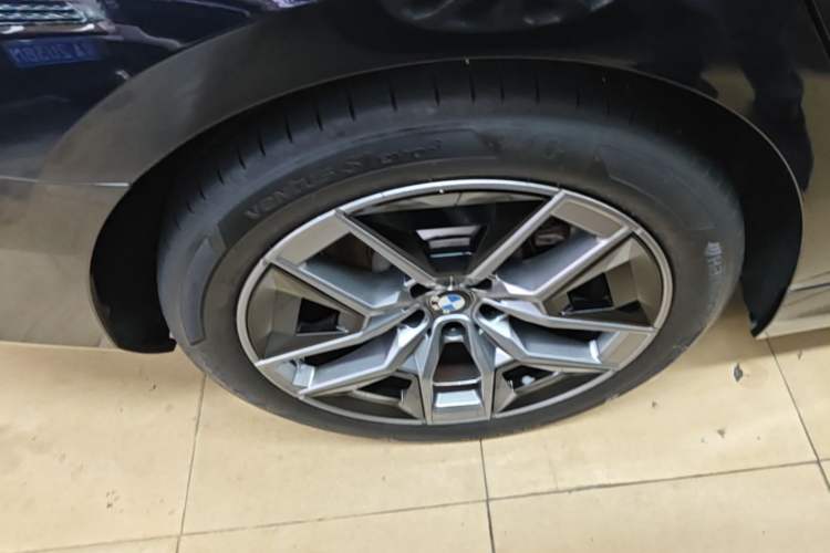 Used BMW 5 Series 2024 530Li Leading Luxury Package Right Rear Wheel Hub