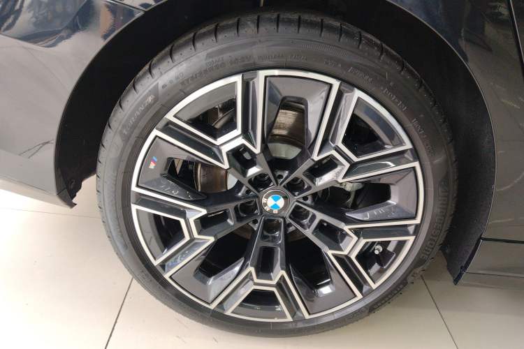 Used BMW 5 Series 2024 530Li Luxury Edition M Sport Package Right Rear Wheel Hub