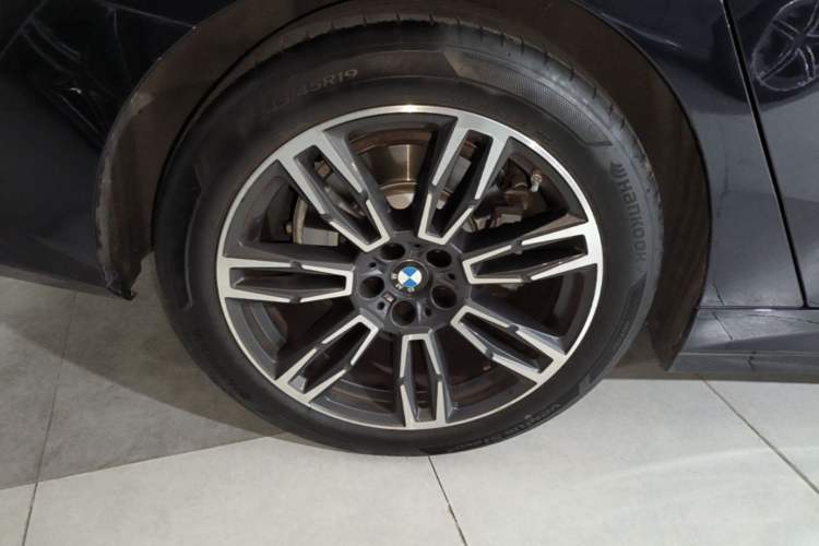 Used BMW 5 Series 2024 530Li Leading Model M Sport Package Right Rear Wheel Hub