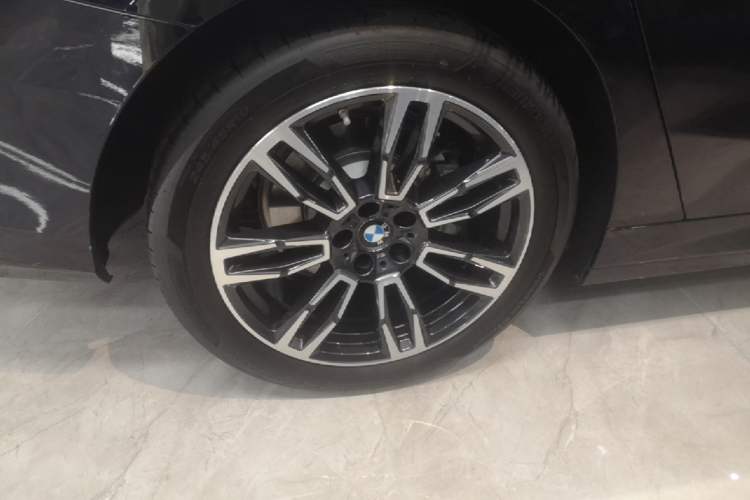 Used BMW 5 Series 2024 525Li M Sport Package Right Rear Wheel Hub