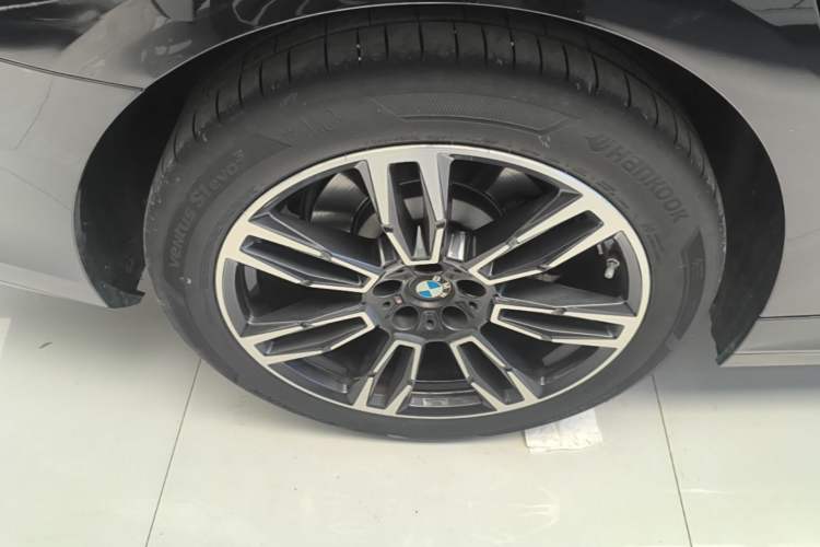 Used BMW 5 Series 2024 530Li Leading Model M Sport Package Right Rear Wheel Hub