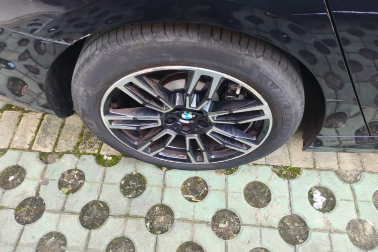 Used BMW 5 Series 2024 530Li Leading Model M Sport Package Right Rear Wheel Hub