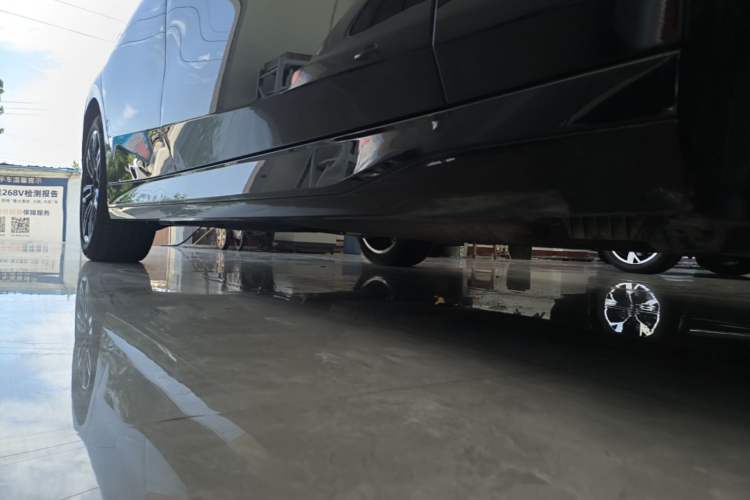 Used BMW 5 Series 2024 525Li M Sport Package Right Side Sill