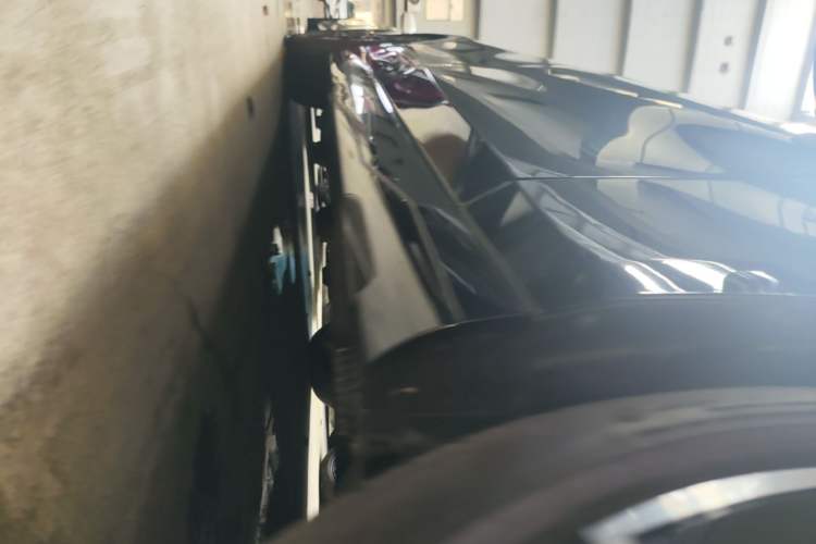 Used BMW 5 Series 2024 530Li Luxury Edition M Sport Package Right Side Sill