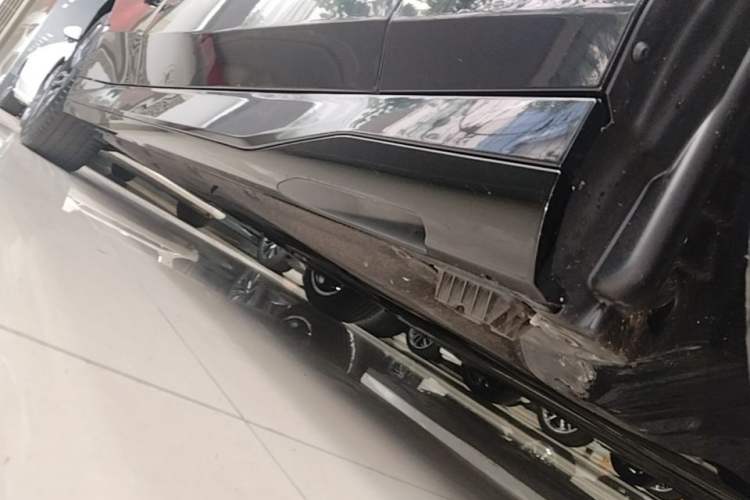 Used BMW 5 Series 2024 530Li Leading Model M Sport Package Right Side Sill