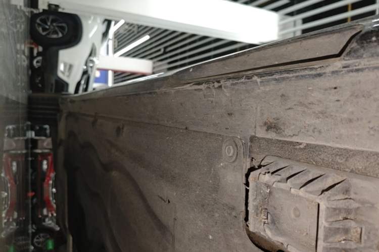 Used BMW 5 Series 2024 530Li Leading Luxury Package Right Side Sill