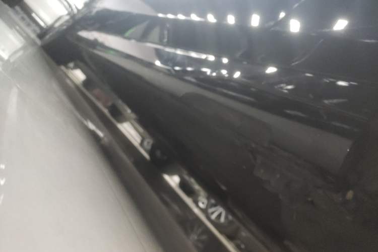 Used BMW 5 Series 2024 525Li M Sport Package Right Side Sill