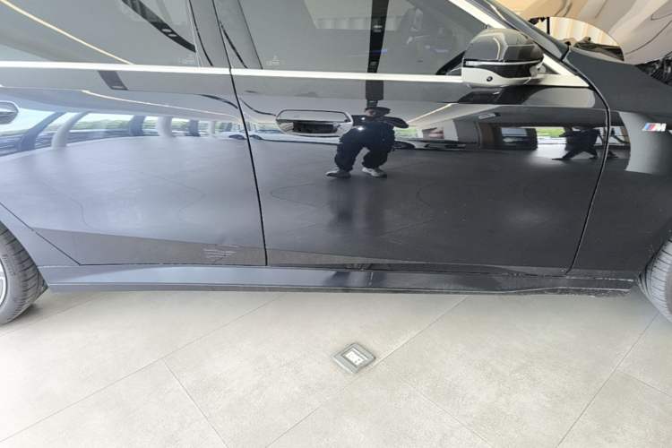 Used BMW 5 Series 2024 530Li Luxury Edition M Sport Package Right Side Sill