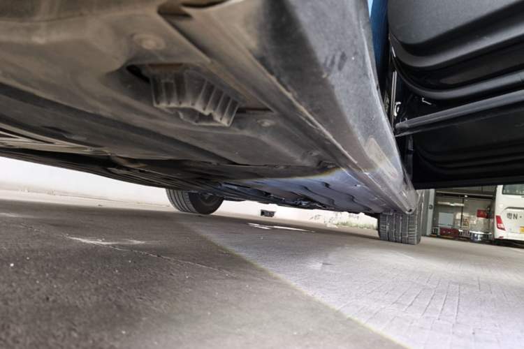 Used BMW 5 Series 2024 530Li Leading Luxury Package Right Side Sill