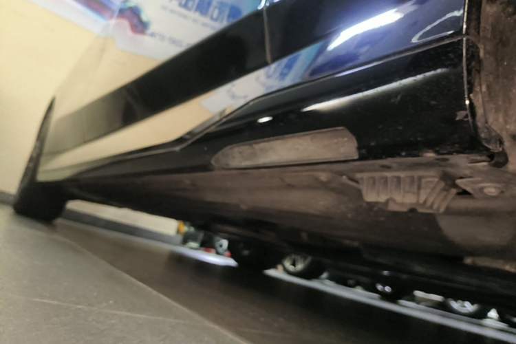 Used BMW 5 Series 2024 525Li M Sport Package Right Side Sill
