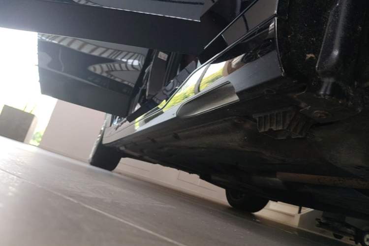 Used BMW 5 Series 2024 525Li M Sport Package Right Side Sill