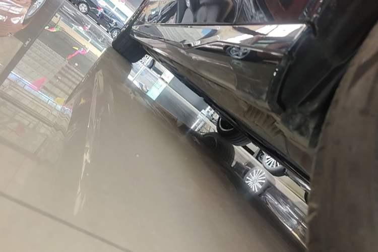 Used BMW 5 Series 2024 530Li Luxury Edition M Sport Package Right Side Sill