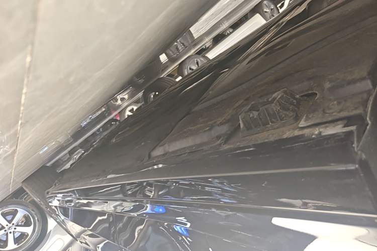 Used BMW 5 Series 2024 530Li Luxury Edition M Sport Package Right Side Sill