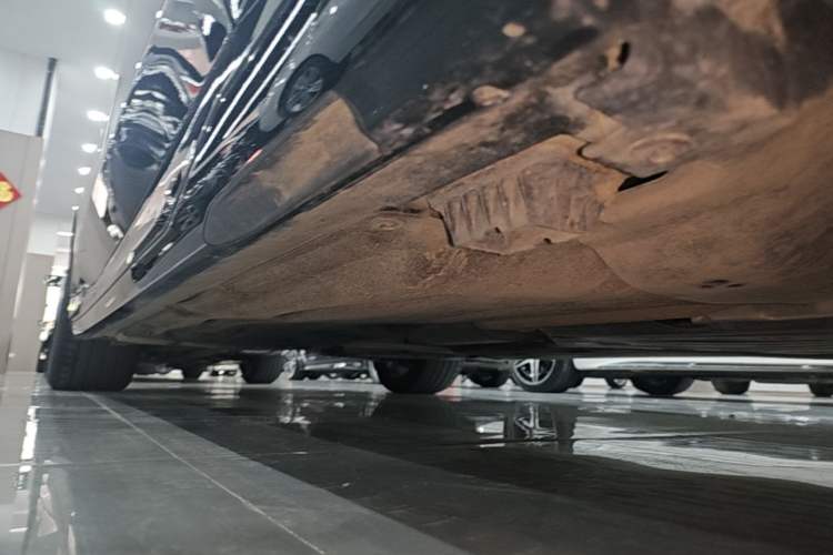 Used BMW 5 Series 2024 530Li Luxury Edition M Sport Package Right Side Sill
