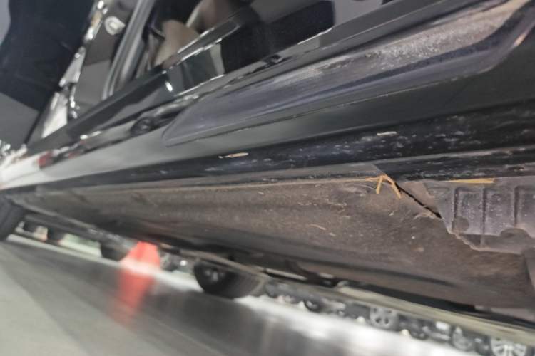Used BMW 5 Series 2024 530i Luxury Edition M Sport Package Right Side Sill