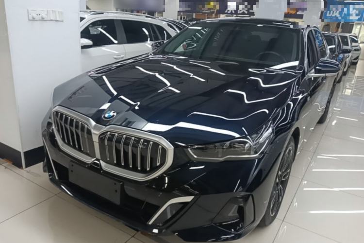 Used BMW 5 Series 2024 530Li Leading Model M Sport Package Guazi used car, China used car export, Used car for sale, Used cars, Cheapest cars for sale