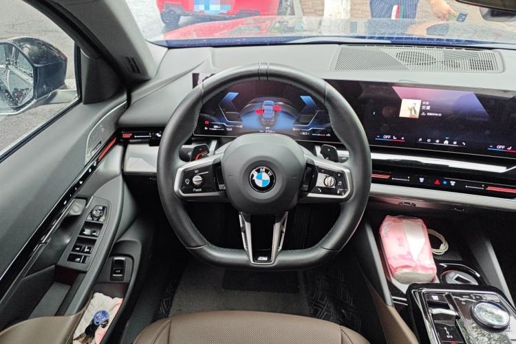 Used BMW 5 Series 2024 525Li M Sport Package Steering Wheel