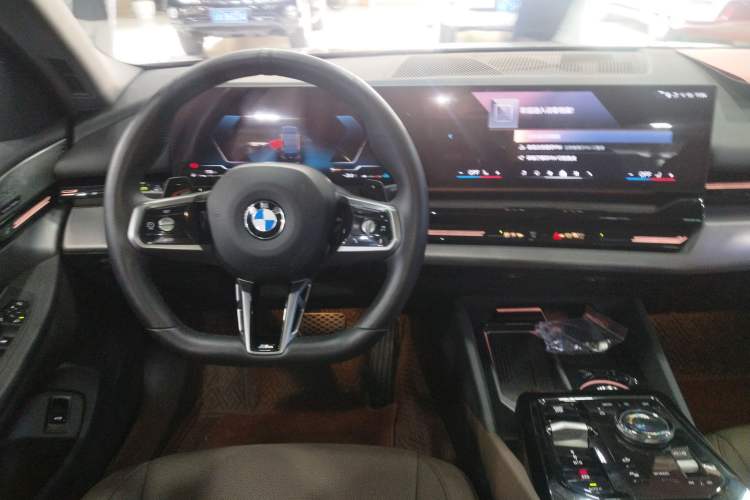 Used BMW 5 Series 2024 525Li M Sport Package Steering Wheel