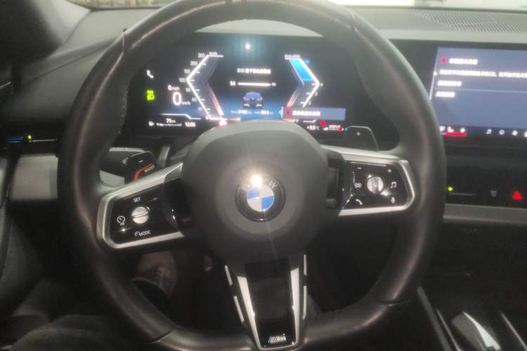 Used BMW 5 Series 2024 525Li M Sport Package Steering Wheel