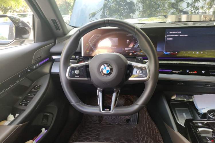 Used BMW 5 Series 2024 525Li M Sport Package Steering Wheel