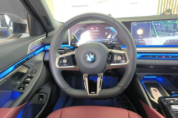 Used BMW 5 Series 2024 530Li Luxury Edition M Sport Package Steering Wheel