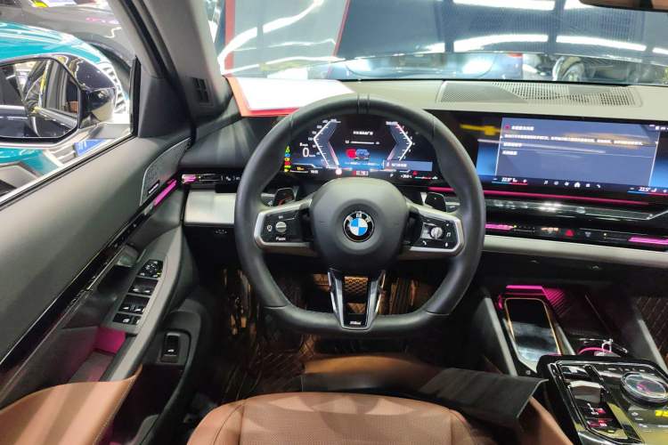Used BMW 5 Series 2024 525Li M Sport Package Steering Wheel