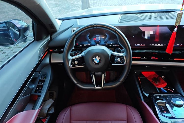 Used BMW 5 Series 2024 525Li M Sport Package Steering Wheel