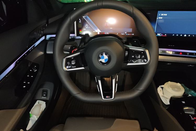 Used BMW 5 Series 2024 530i Luxury Edition M Sport Package Steering Wheel