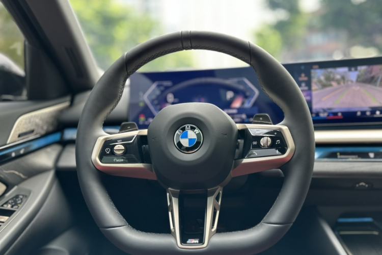 Used BMW 5 Series 2024 530Li Luxury Edition M Sport Package Steering Wheel