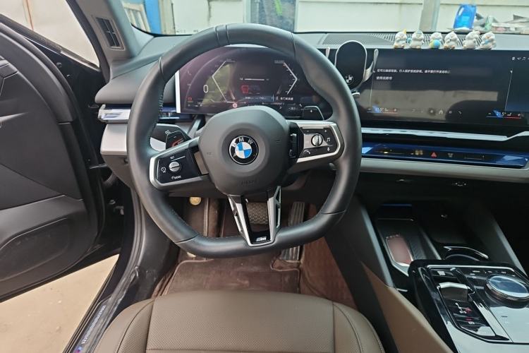 Used BMW 5 Series 2024 530Li Luxury Edition M Sport Package Steering Wheel