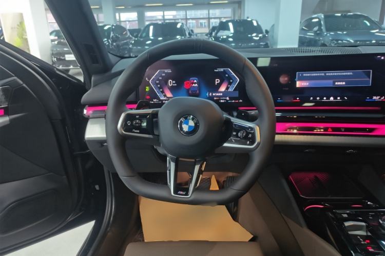 Used BMW 5 Series 2024 530i Luxury Edition M Sport Package Steering Wheel
