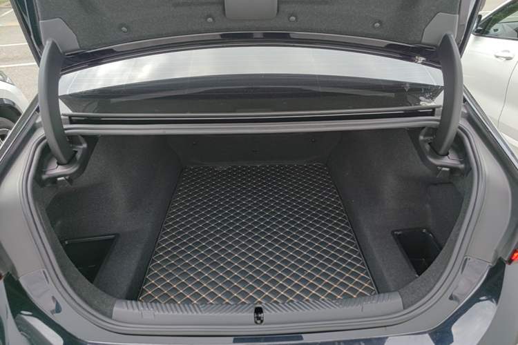 Used BMW 5 Series 2024 530Li Luxury Edition M Sport Package Trunk