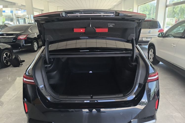 Used BMW 5 Series 2024 525Li M Sport Package Trunk