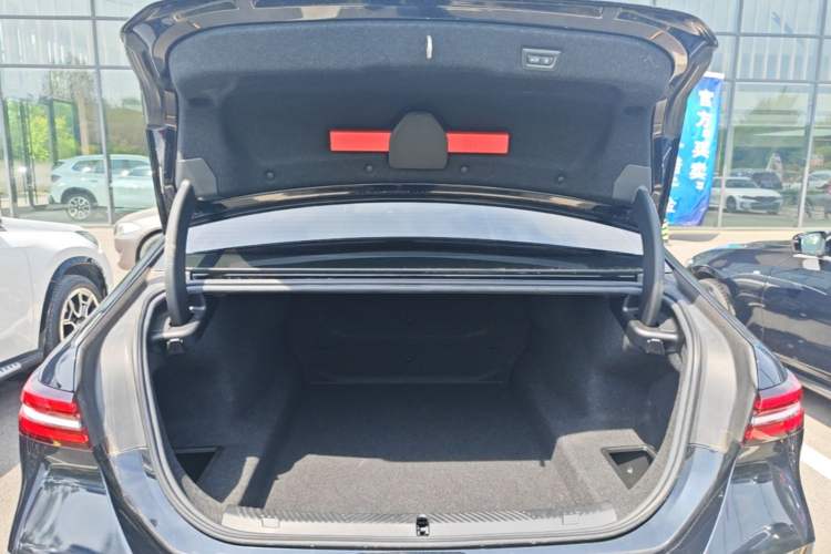 Used BMW 5 Series 2024 530Li Leading Luxury Package Trunk