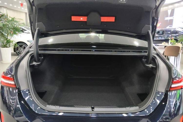 Used BMW 5 Series 2024 530Li Luxury Edition M Sport Package Trunk