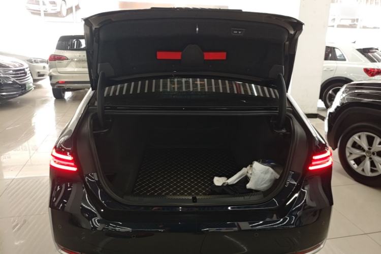 Used BMW 5 Series 2024 530Li Leading Luxury Package Trunk