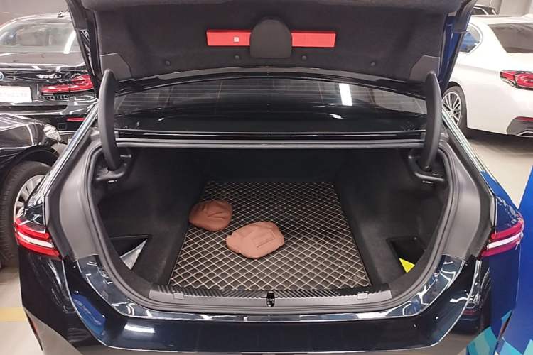 Used BMW 5 Series 2024 525Li M Sport Package Trunk